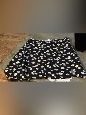 Hollister Black Daisy Print Mini Skirt